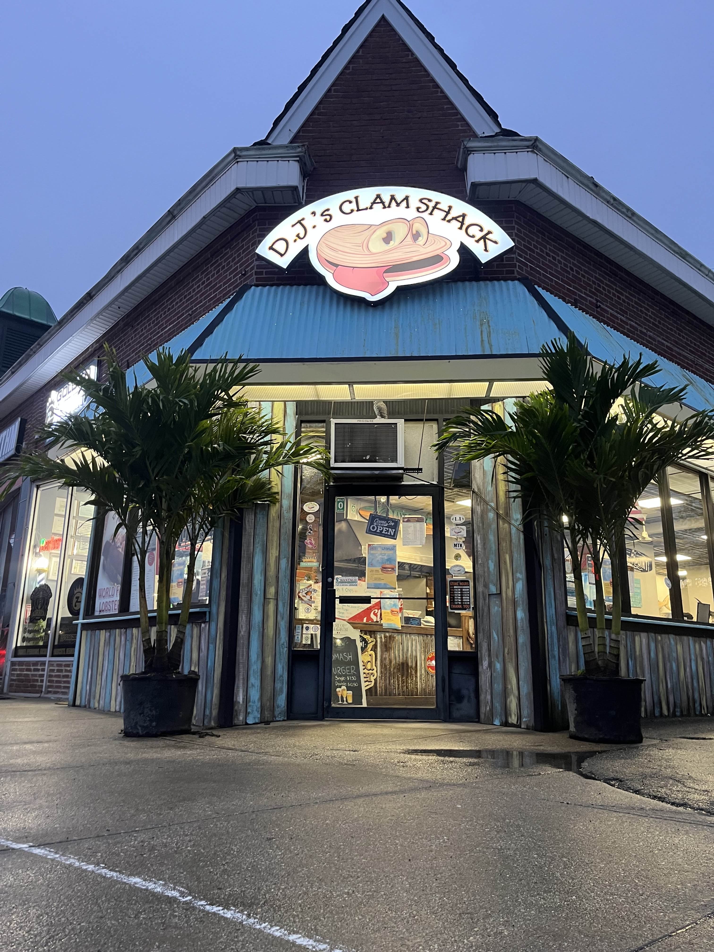 Palm trees placed at the entrance of DJ’s Clam Shack, adding tropical curb appeal – Suffolk Palms delivery